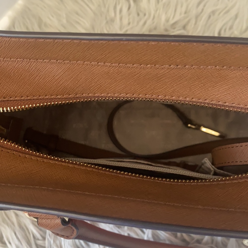 Fall Michael Kors Handbag - Picture 5 of 7